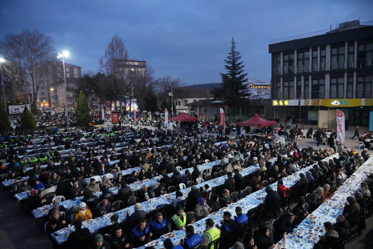 Bileci'te İftar Sevinci Cumhuriyet Meydan'ında Yaşandı