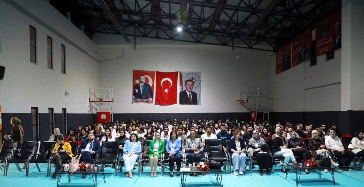 Hemşirelik Haftası’na özel sempozyum düzenlendi