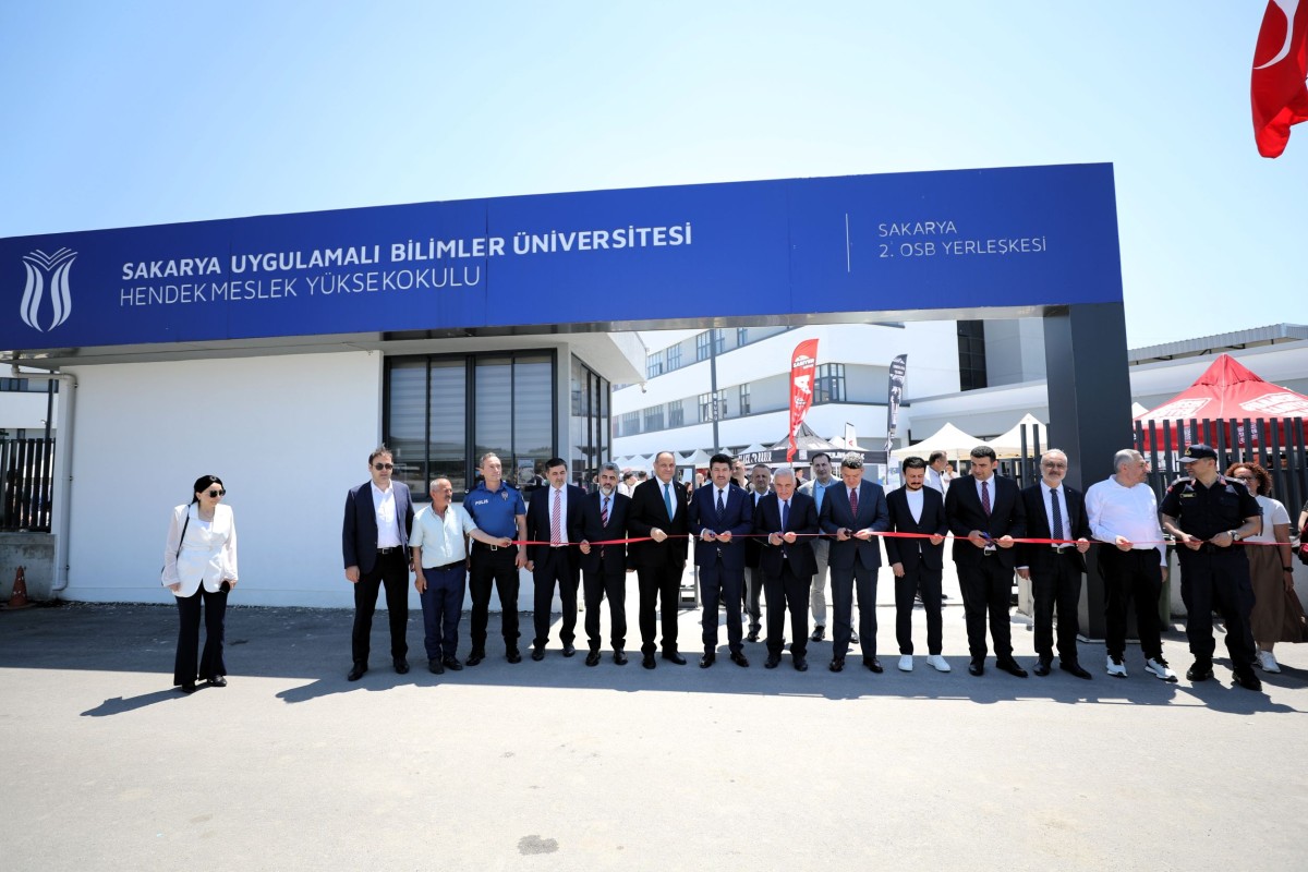 Hendek MYO’dan etkinliklerle dolu Kariyer Zirvesi