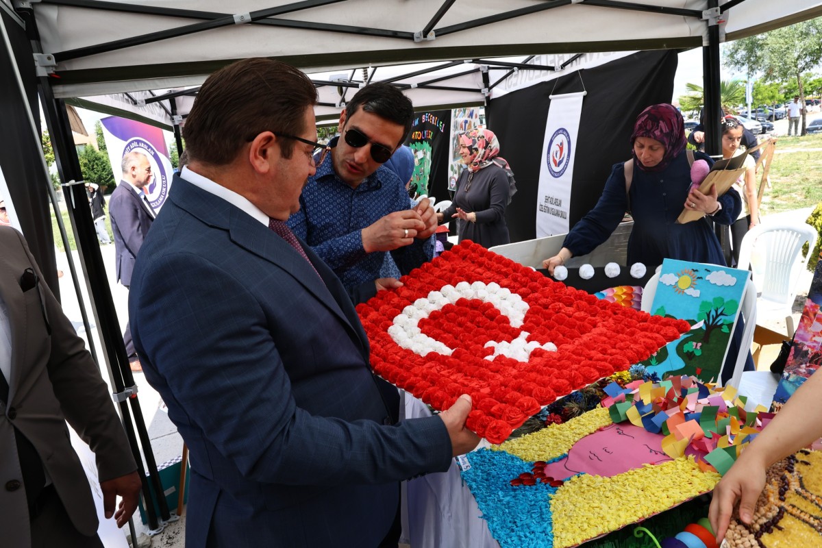 Özel Eğitim Şenliği’nde Emeğin ve Başarının Sergisi