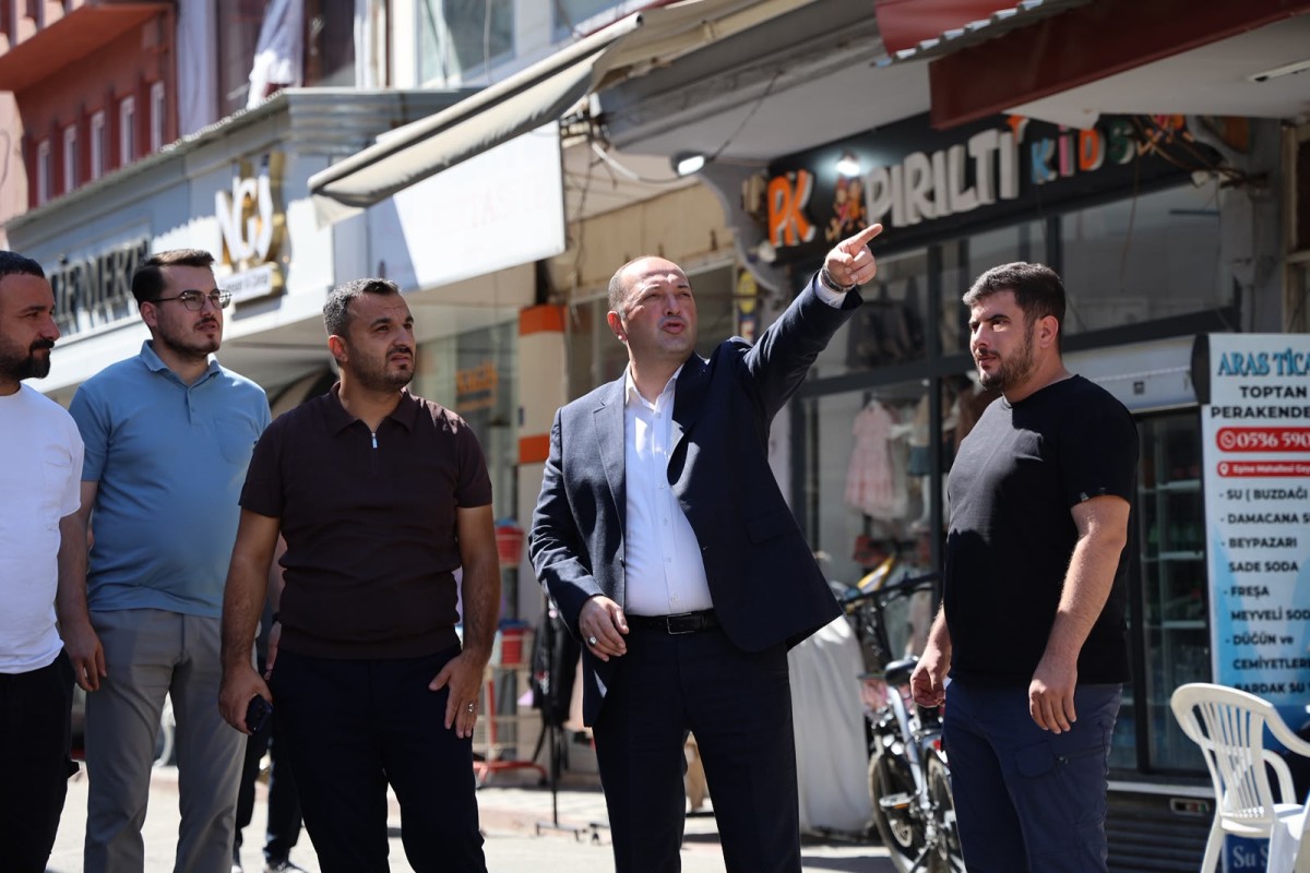 GEYVE ÇARŞISINDA DEKORATİF AYDINLATMA ÇALIŞMALARI  BAŞLADI