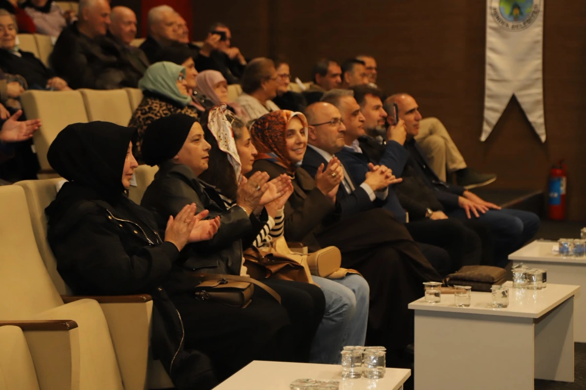 HENDEK’TE CUMHURİYET COŞKUSU TÜRKÜLERLE TAÇLANDI