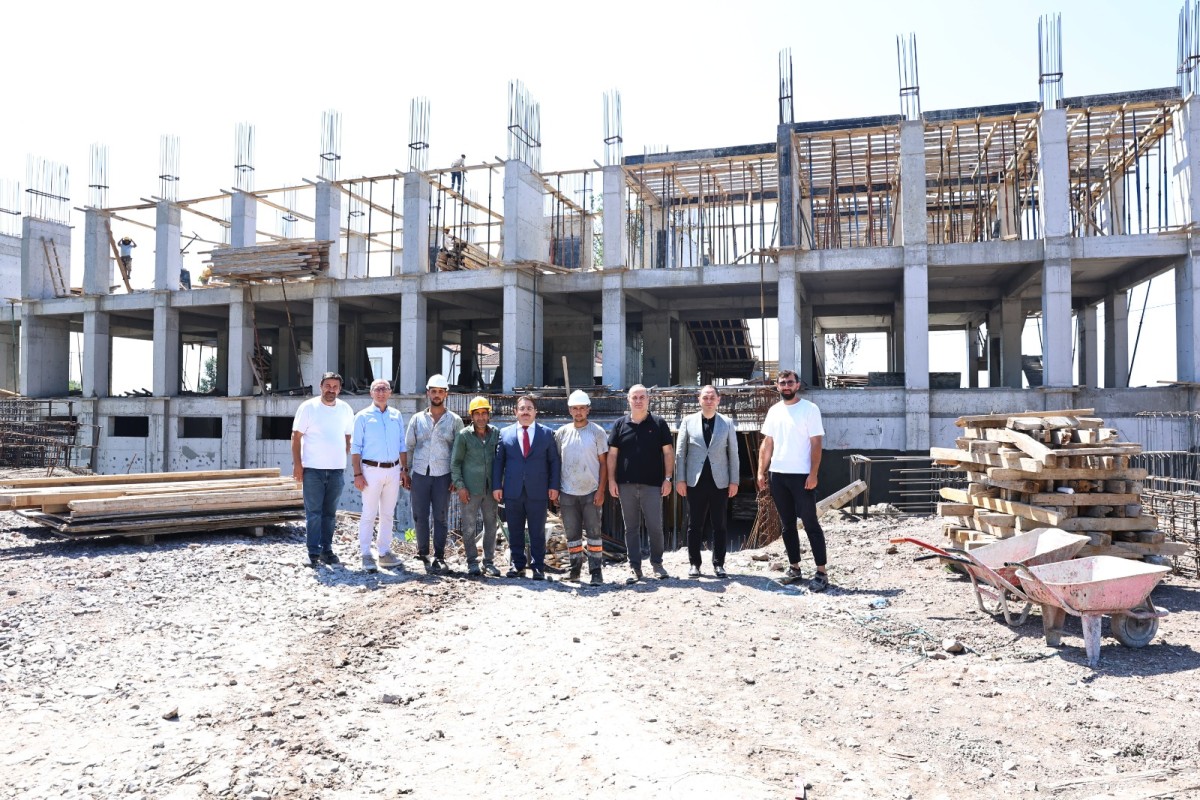 İl Millî Eğitim Müdürü Coşkun Bakırtaş, Adapazarı’nda Yapımı Süren Okullarda İncelemelerde Bulundu