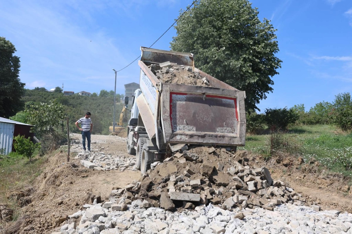 ERENLER’DE KIRSAL MAHALLELERE HİZMET SEFERBERLİĞİ SÜRÜYOR