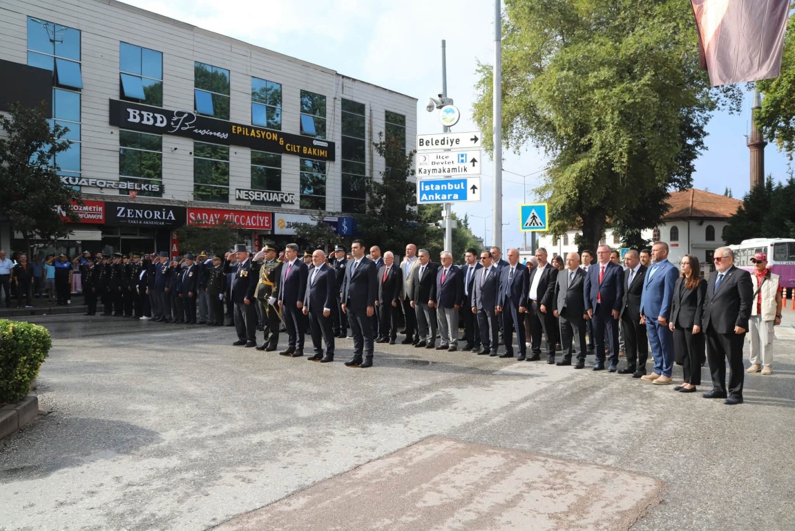 BÜYÜK ZAFERİN 104. YILI HENDEK’TE KUTLANDI