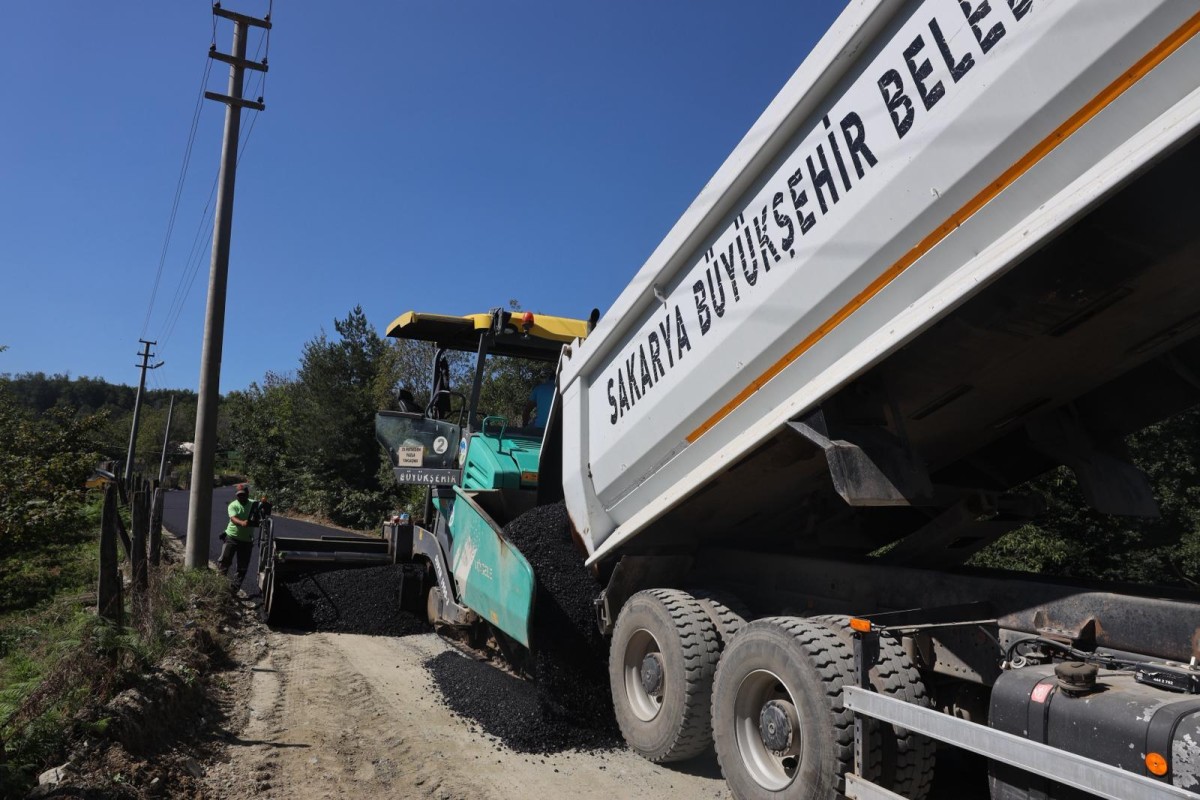 Büyükşehir, Sapanca’da seri asfalt çalışmalarına başladı