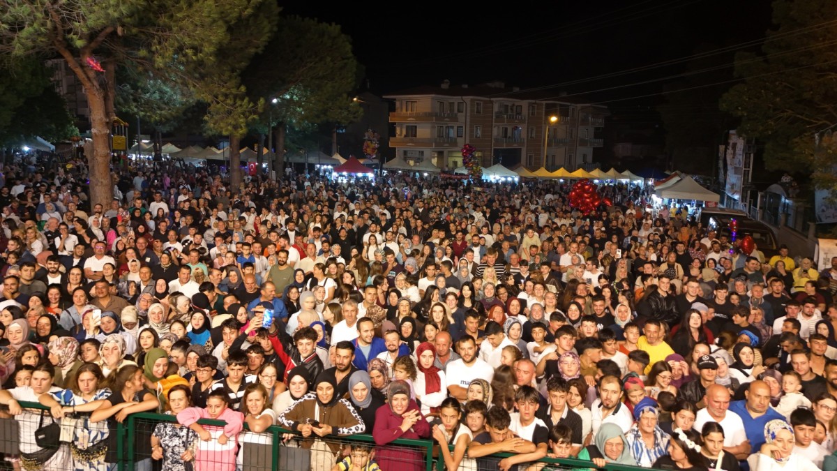 FERİZLİ 3. TARIM FESTİVALİ COŞKULU BİR FİNALLE TAMAMLANDI